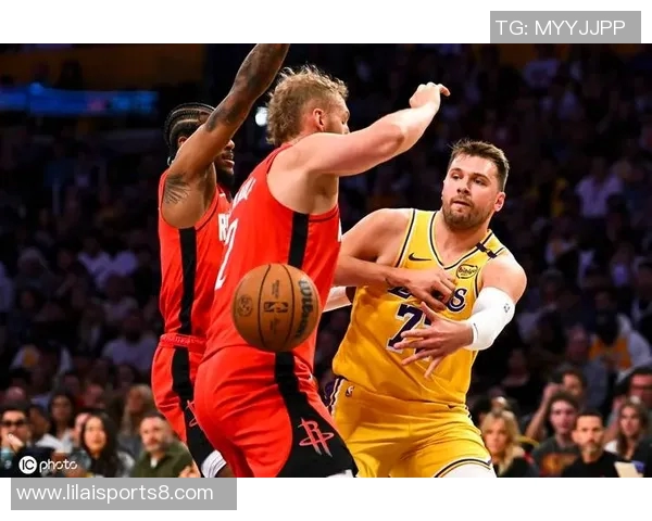 东契奇表现出色但湖人依靠团队配合逆转火箭成功锁定西部第三名 东契奇表现出色但湖人依靠团队配合逆转火箭成功锁定西部第三名